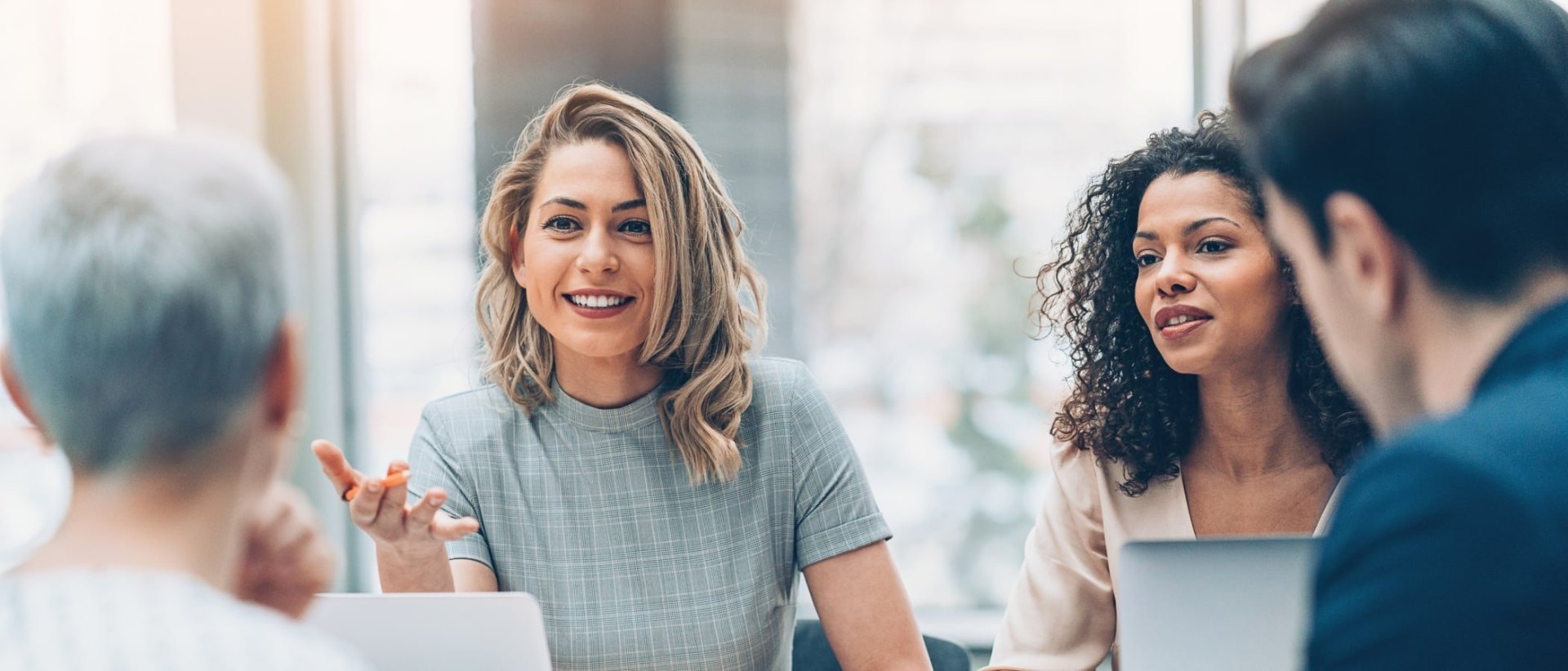 Lineaum contact β connect with our global team